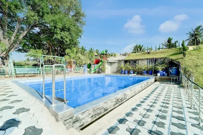 Luxury Swimming Pool